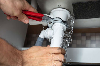 plumbing leaking pipe emergency